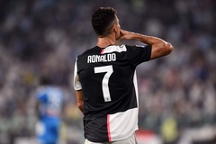 Ronaldo bắt chước VAR khi ăn mừng bàn thắng cho Juventus