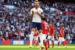 Kane tự hào vượt qua huyền thoại Hurst với hat-trick cho tuyển Anh