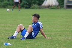 Quang Hải vắt sức “luyện công” quyết ghi bàn vào lưới Nam Định