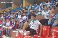 Những "khán giả" ngoại lệ được vào sân ở trận Hà Nội FC vs Viettel