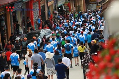 “Biển người xanh” VĐV Vietnam Mountain Marathon 2019 khiến thị trấn Sa Pa náo nhiệt