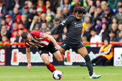 Salah lại bị CĐV Liverpool chỉ trích không chuyền bóng cho đồng đội
