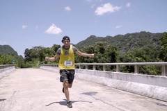 Chạy theo “hứng” nhưng Hữu Vi vẫn chinh phục 21km Revive Marathon Xuyên Việt Quảng Bình