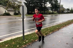 Cậu bé 9 tuổi vô địch 10km vì chạy nhầm đường dù đăng ký 5km