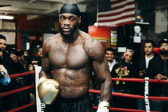 Bạn có biết: Deontay Wilder nổi tiếng nhờ tẩn thánh troll Charlie Zelenoff