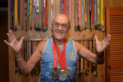 Cụ ông 82 tuổi chạy 17 giải mỗi năm, đặt mục tiêu dự 100 giải