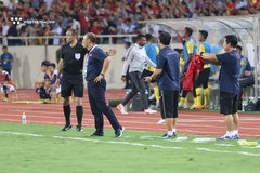 Chùm ảnh: HLV Park Hang-seo liên tục phản ứng trọng tài trong trận gặp Malaysia