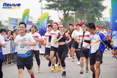 Minh Hằng thử thách 5km với dàn trai 6 múi tại Revive Marathon Xuyên Việt