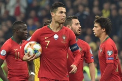 Ronaldo ghi bàn thứ 700 nhưng cần làm gì để Bồ Đào Nha không bị loại?
