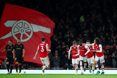 CĐV Arsenal tiếp tục chống lại Emery sau màn trình diễn phòng thủ tệ hại