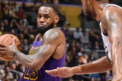 LeBron James bật chế độ gánh team, LA Lakers có chiến thắng đầu tiên