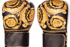 Hãng thời trang Versace ra mắt cặp găng Boxing trị giá hơn 72 triệu đồng