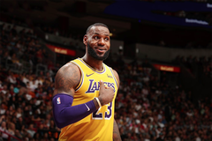 LeBron James tiếp tục có triple-double, LA Lakers lội ngược dòng ngoạn mục