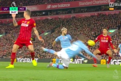 Vì sao Man City không có penalty khi cầu thủ Liverpool chạm tay vào bóng?