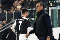 Ronaldo chửi thề HLV Sarri khi bị thay ra sân ở trận Juventus vs Milan