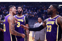 Kyle Kuzma ném "clutch", LA Lakers vượt qua ngựa ô Phoenix Suns