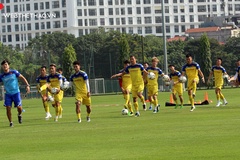 Đội hình dự bị ĐT Việt Nam tập nhẹ sau trận thắng UAE