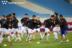 Áo khoác đội tuyển Việt Nam hút khách trước trận đấu với Thái Lan