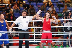 Nguyễn Văn Đương "đổ máu" vẫn nghiền nát đối thủ tiến vào chung kết Boxing hạng 56kg