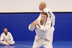 Royce Gracie huấn luyện Brazilian Jiu-Jitsu cho cảnh sát Anh