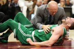 Boston Celtics bó tay trước chấn thương của Gordon Hayward