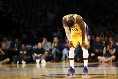 Sợ đi vào vết xe đổ mùa trước, LA Lakers muốn "bảo dưỡng" LeBron James