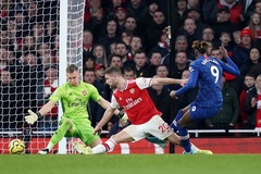 Arsenal khốn đốn trước Chelsea với sai lầm nghiêm trọng của Leno
