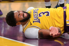 Anthony Davis thoát chấn thương nặng, CĐV LA Lakers thở phào nhẹ nhõm