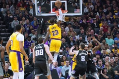 LeBron James đạt triple-double, giúp LA Lakers cắt chuỗi thua
