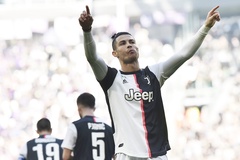 Ronaldo san bằng kỷ lục 15 năm của Juventus với cú đúp trước Fiorentina