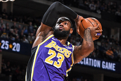 LeBron James lập triple-double, Los Angeles Lakers thắng nghẹt thở Denver trong hiệp phụ