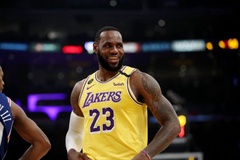 LeBron James đóng logo, LA Lakers nhọc nhằn thắng Philadelphia 76ers chắp vá