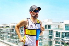 Cặp vợ chồng Nam Phi thực hiện “marathon ban công” tại Dubai mùa dịch COVID-19