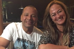 Bố Neymar bất ngờ “thả tim” cho vợ cũ và “phi công trẻ” Tiago Ramos