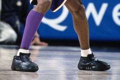 Adidas Kobe 2: Thảm họa thiết kế giày tại NBA