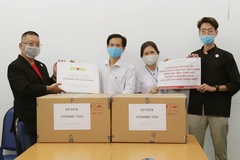 Chiến dịch "XIN CẢM ƠN" trao nhu yếu phẩm đợt 4: Y bác sĩ cảm động vì món quà thiết thực của CROCS