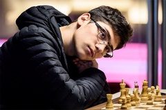 Thần đồng Alireza Firouzja liên tiếp gặp xui từ khi thua Vua cờ Magnus Carlsen ở Carlsen Invitational
