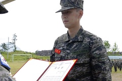 Son Heung-min bắn "10 phát trúng 10" tại khóa huấn luyện quân sự bắt buộc