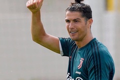 Ronaldo khoe vóc dáng và thể lực sung mãn trên sân tập
