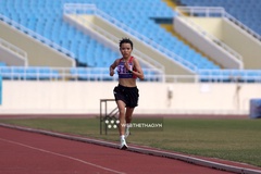 Á quân marathon SEA Games Lê Thị Tuyết phá kỷ lục quốc gia điền kinh trẻ chạy 5000m