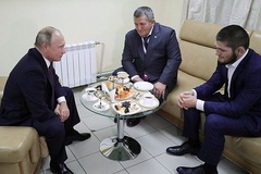Tổng thống Nga Putin hứa "xin bố Khabib giảm hình phạt cho con"