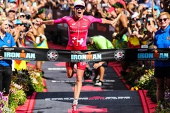 Sau màn "thả rông", Daniela Ryf bị sứa cắn vẫn VĐTG Ironman lần 4 liên tiếp