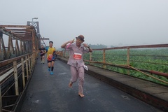 Wah Sing Tan: "Vua chân đất" U70 tuổi chạy marathon ở Hà Nội