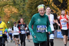 Cụ bà 85 tuổi vẫn chạy Marathon, vẫn "yêu đương"