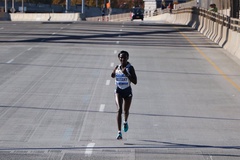Chẳng cần Nike Vaporfly 4%, Keitany vẫn chiến thắng New York City Marathon vẻ vang