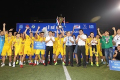 Vua phủi Capdervilar đưa Văn Minh trở thành nhà vô địch mùa đầu tiên của SPL