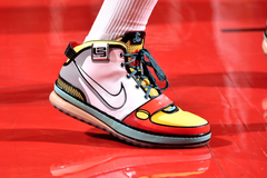 Top những mẫu giày đỉnh nhất đêm Giáng Sinh NBA: Nike LeBron thống trị kỳ lễ hội đầy sắc màu
