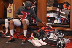 Chi tiết và đầy đủ các mẫu giày khủng của "Thánh giày" P.J. Tucker tại NBA Playoffs 2018 (kỳ 1)