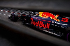 Ở Red Bull, Daniel Ricciardo còn chẳng quan trọng bằng... động cơ
