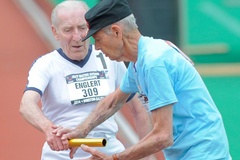 Cụ ông 95 tuổi chạy bộ lập kỷ lục thế giới